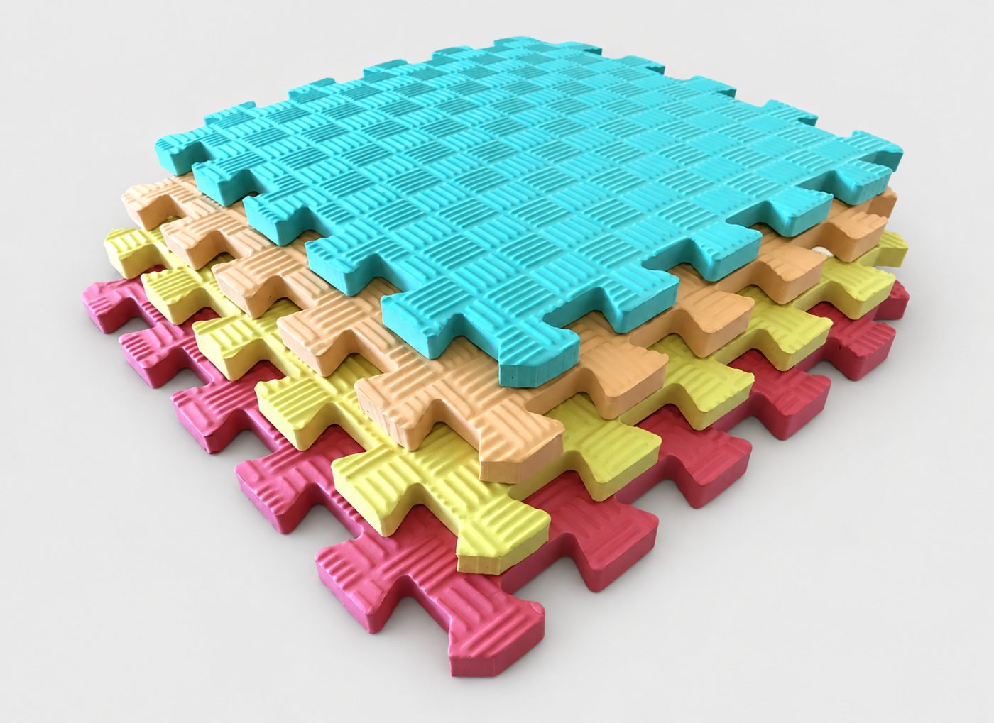 Turkuaz, turuncu, sarı ve kırmızı renkli EVA puzzle mat parçaları üst üste